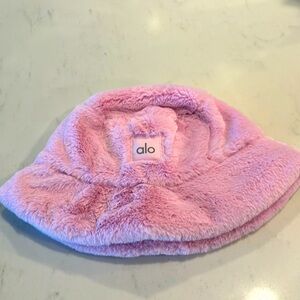 PURPLE ALO FUR BUCKET HAT